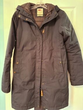 Fjallraven Quilted Hooded Puffer Coat in Charcoal